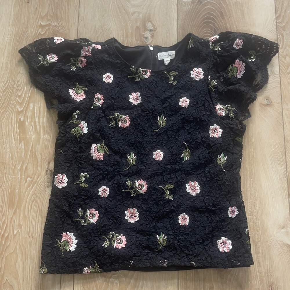 Women’s floral lace top